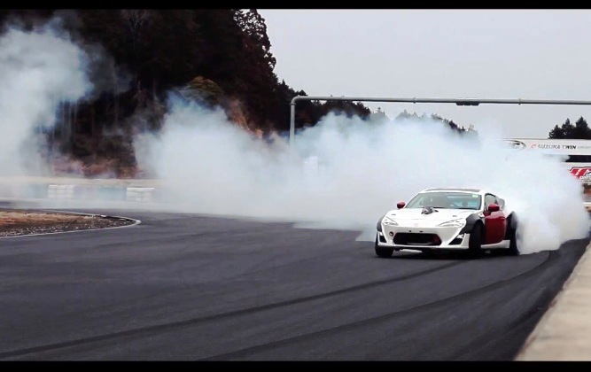 Nascar-powered 86 - it only goes sideways [Video]