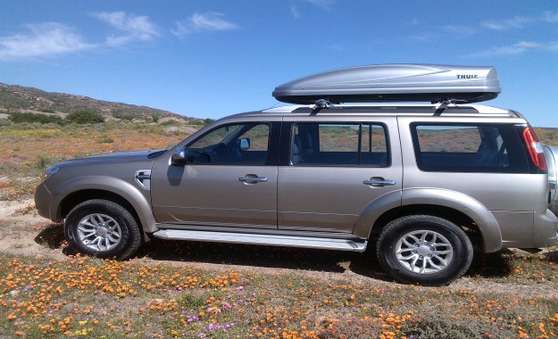 Ford Everest with Thule roofbox