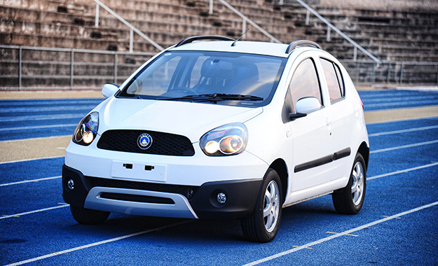 Geely LC Cross front three-quarter image