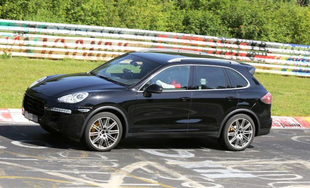 Porsche Cayenne facelift spotted testing