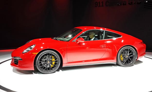 Porsche 911 GTS side