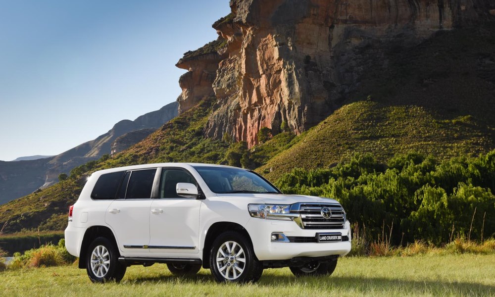 DRIVEN: Toyota Land Cruiser 200 front