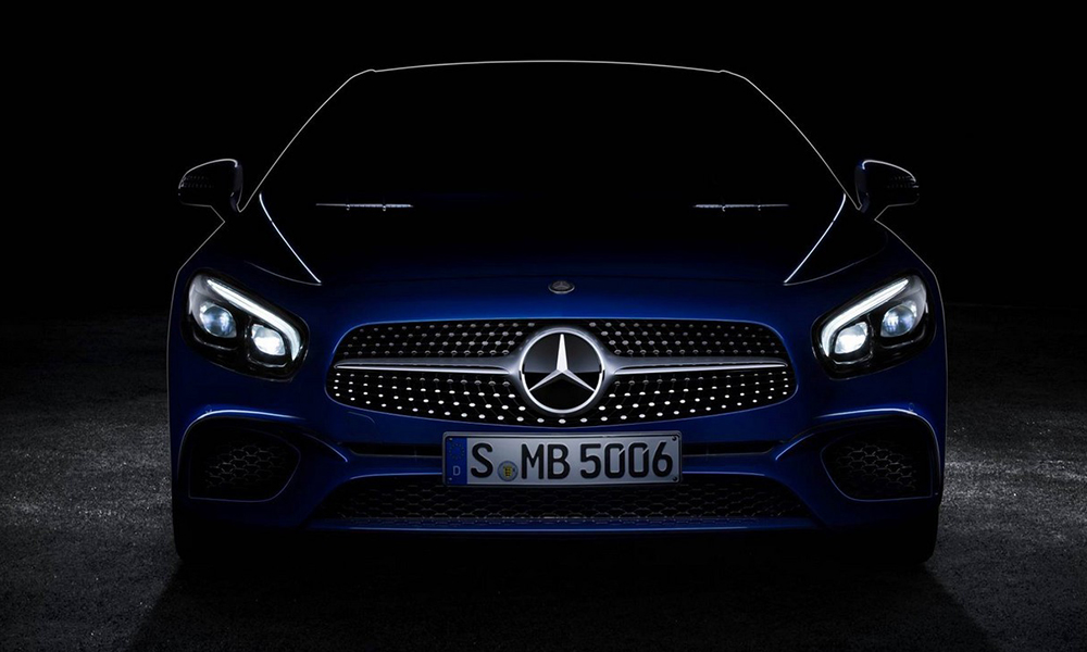 The 2016 SL adopts frontal styling cues from the AMG GT