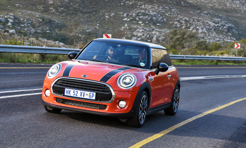 Mini Cooper Hatch 3-dr AT front