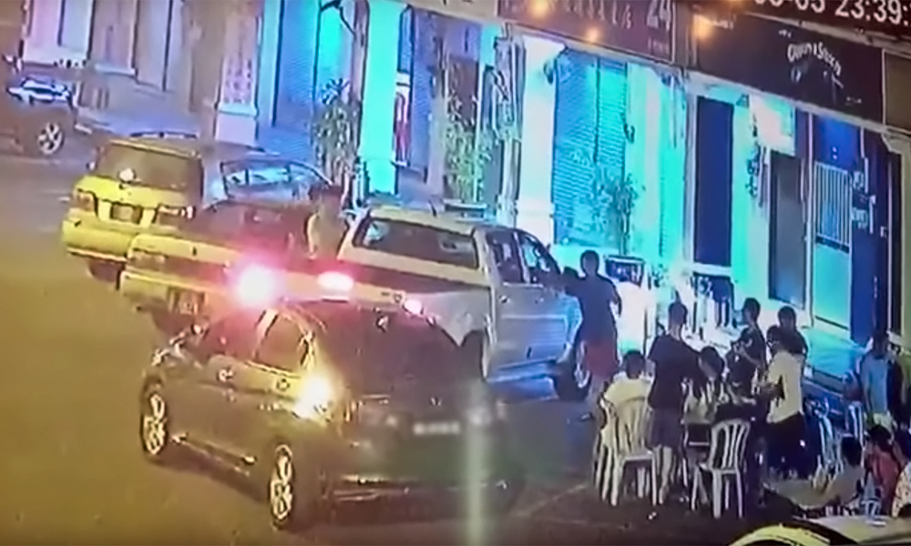 Toyota Hilux driver rams Honda that parked him in