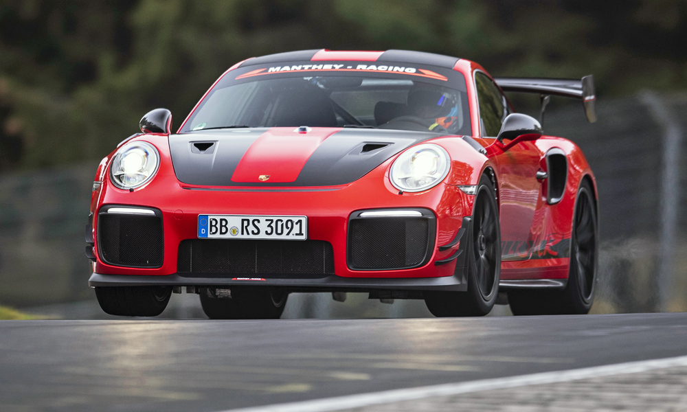 Porsche 911 GT2 RS MR setting its lap record