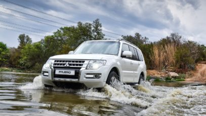Mitsubishi Pajero Legend 100 driving through water