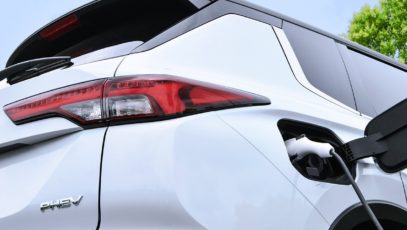 Mitsubishi Outlander PHEV teased