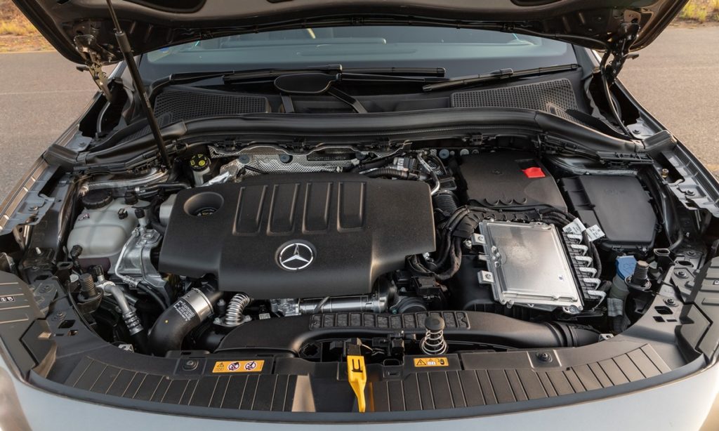 Mercedes-Benz GLA200d 8G-DCT engine
