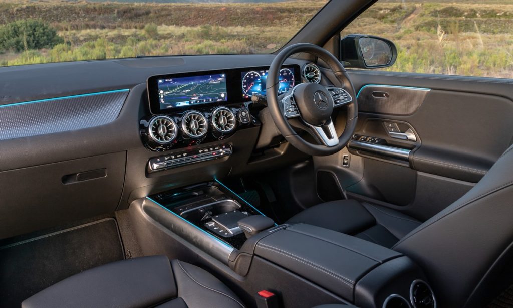 Mercedes-Benz GLA200d 8G-DCT interior