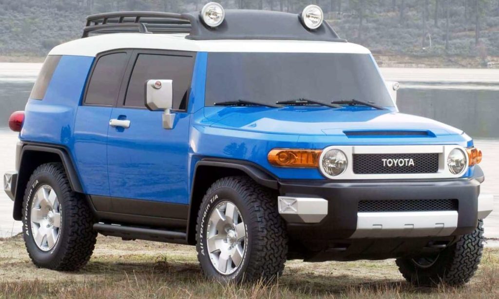 Toyota FJ Cruiser rendered with modern trimmings and dynamic lines