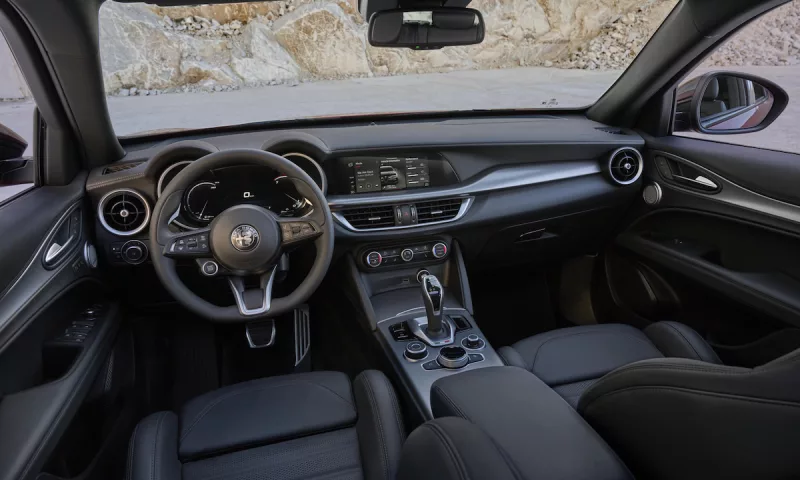 New 2023 Alfa Romeo Stelvio - Interior and exterior 