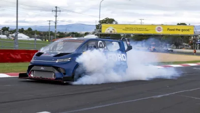 Ford SuperVan 4.2 Sets Mount Panorama Lap Record